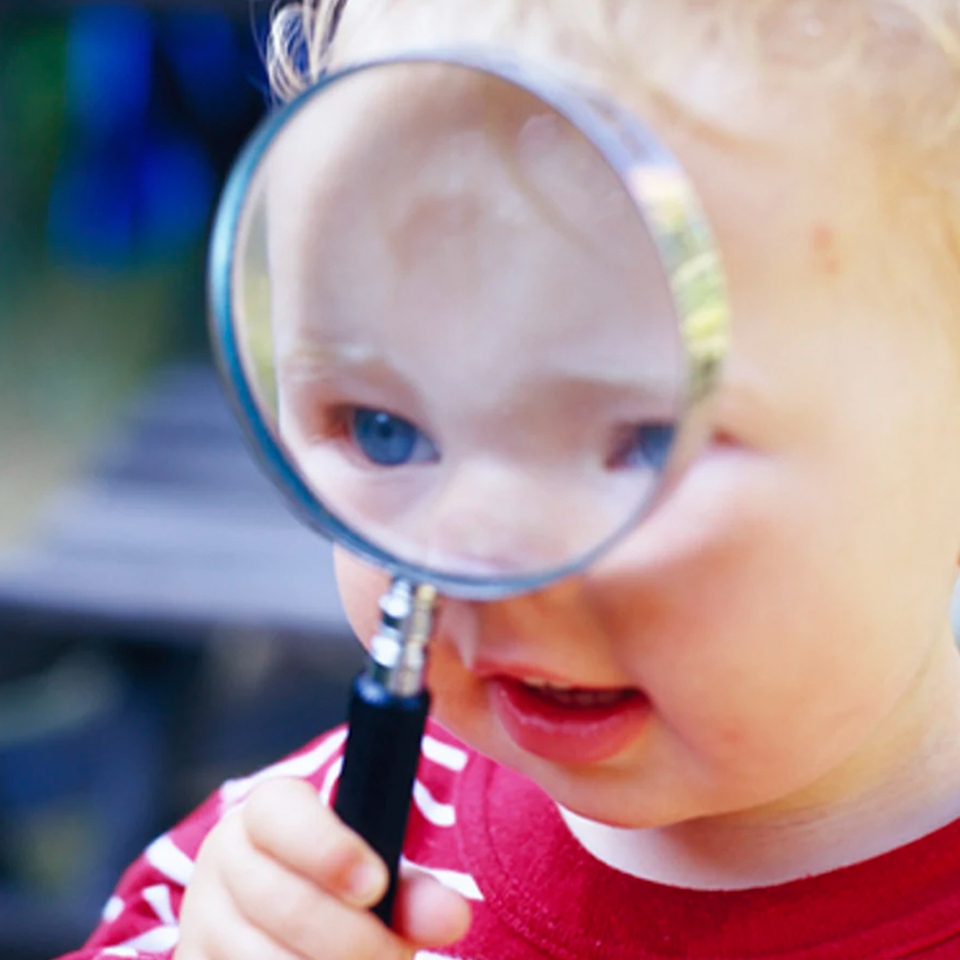 child-looking-with-magnifying-glasses